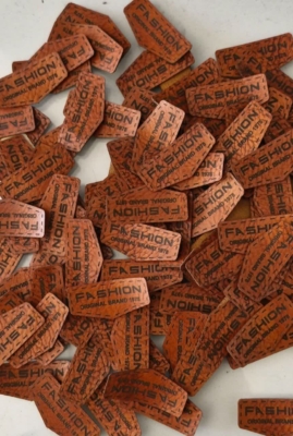 حکاکی لیبل های چرمی مخصوص تولیدی های پوشاک